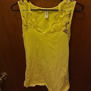 Yellow lace shirt 👚 💛💛